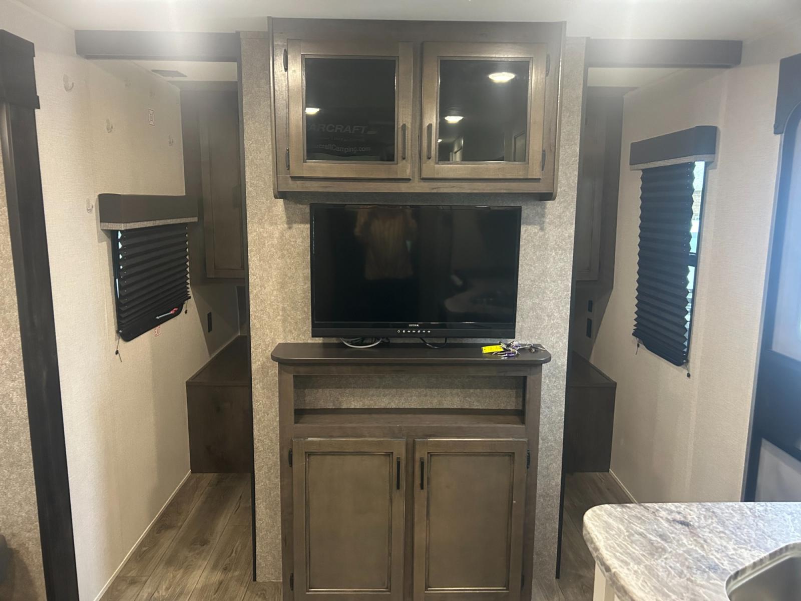 2021 White /TAN Highland Ridge RV, Inc OPEN RANGE 26BHS (58TBH0BP7M1) , located at 17760 Hwy 62, Morris, OK, 74445, 35.609104, -95.877060 - 2021 HIGHLAND RIDGE OPEN RANGE IS PERFECT FOR A SMALL FAMILY OR A LARGE. THIS CAMPER IS 30.5FT LONG AND WILL SLEEP 10 PEOPLE. FEATURES A 16FT POWER AWNING, OUTSIDE STORAGE, DOUBLE AXEL, SINGLE SLIDE OUT, POWER HITCH, AND MANUAL JACKS. IN THE FRONT OF THIS CAMPER IS A QUEEN SIZED BED WITH OVERHEAD ST - Photo #19